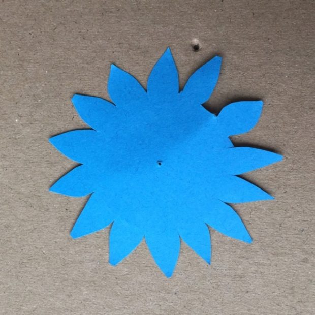 garden of blooming paper flowers (10)