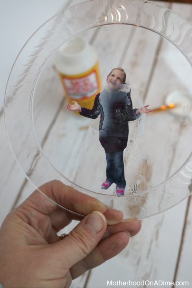 how-to-make-a-crafty-photo-snow-globe-6a