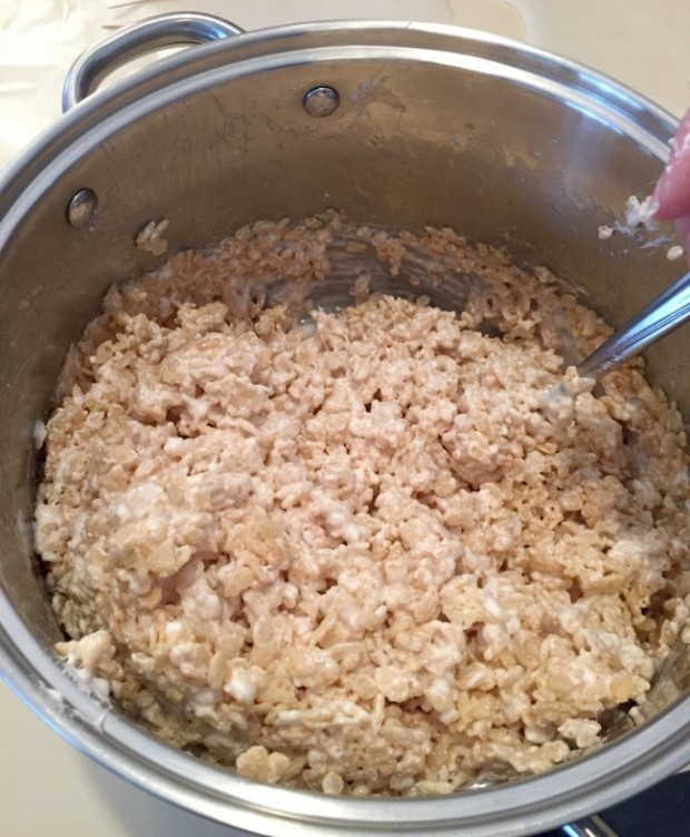 making a rice krispy snowman