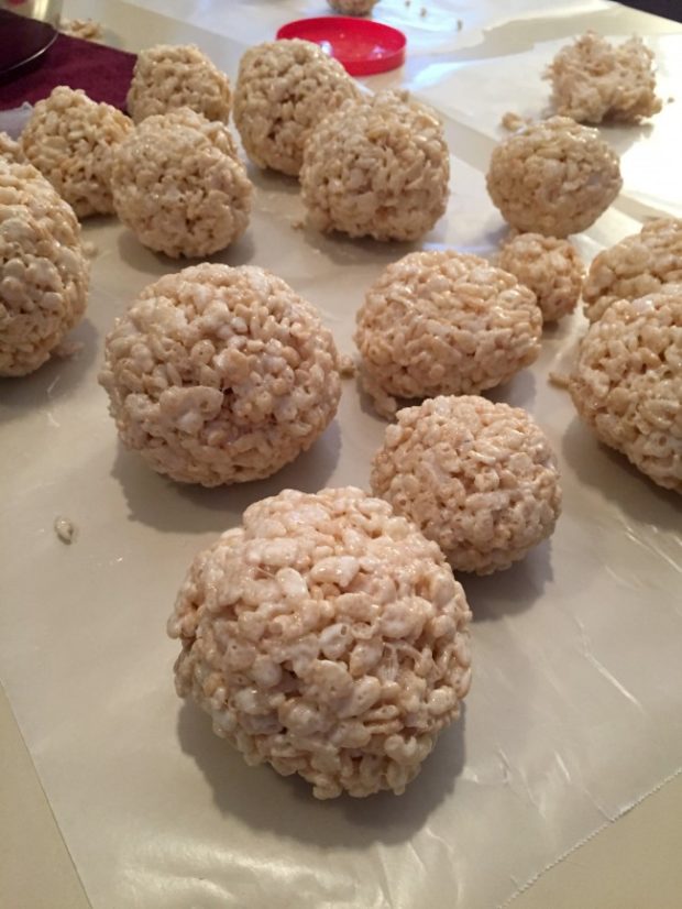 snowman rice krispies balls