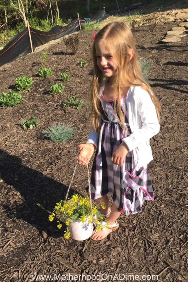 How to Make 3D Artwork Your Kids Will Carry All Summer (13)