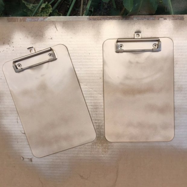 a fun family quest to get your kids to watch & learn about the summer olympics - diy gold clipboards (1)