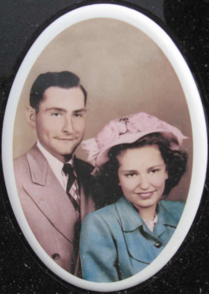 48976104_126749018211